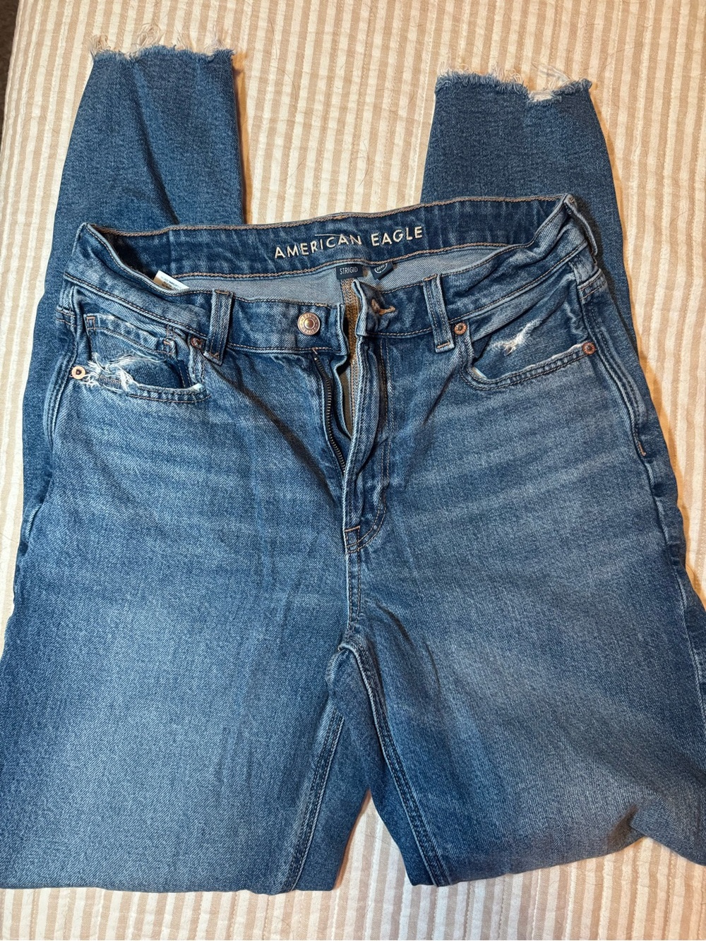 American Eagle Outfitters Women's Medium Blue High-Rise Distressed Jeans